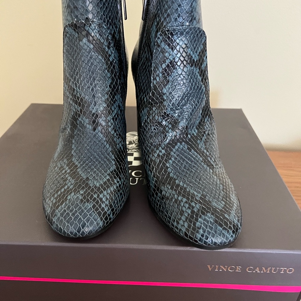 VINCE CAMUTO Sanstan bootie dark teal snake leather -6.5-NIB! - Picture 3 of 8
